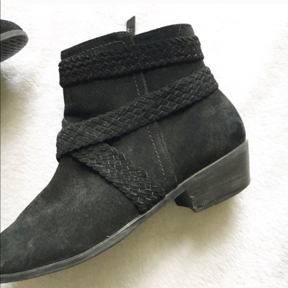 Schutz Torey Suede Bootie Boot 40 9 Black Braided Crossover Leather Ankle - Picture 1 of 8